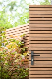 RVS luxe deurbeslagset zwart gecoat. SKG keurmerk met slotkast, cilinder, slot en duimen.