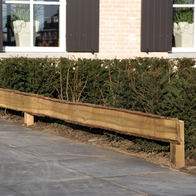 Douglas fijnbezaagd schaaldeel 1,9 x 12-25 x 300 cm, onbehandeld.