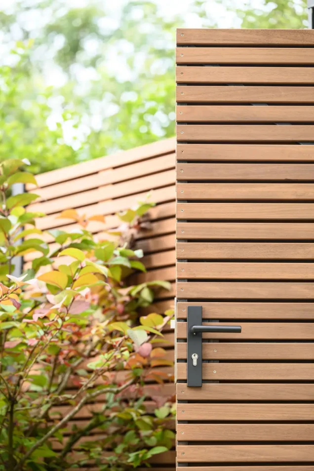 RVS luxe deurbeslagset zwart gecoat. SKG keurmerk met slotkast, cilinder, slot en duimen.